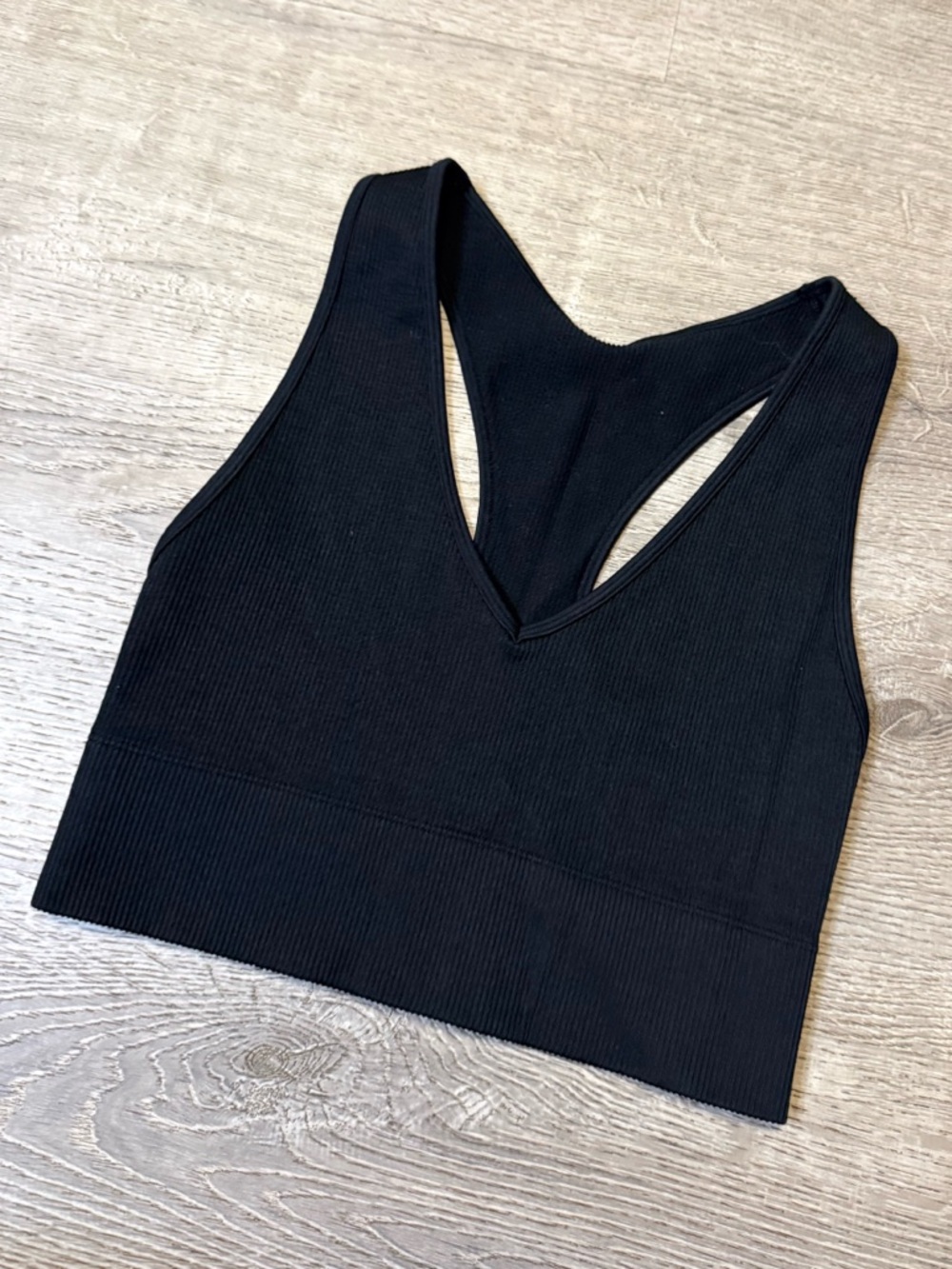 •GILLY HICKS• SEAMLESS SPORTS BRA